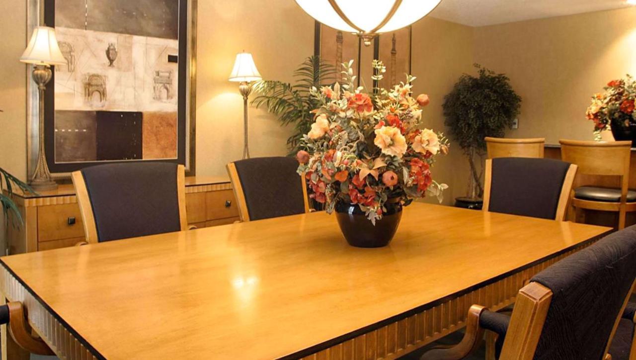 Magnuson Grand & Conference Center Somerset-Bridgewater Bagian luar foto