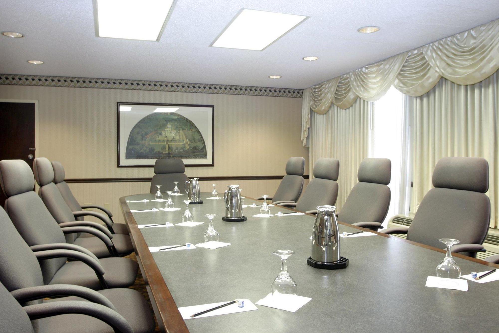 Magnuson Grand & Conference Center Somerset-Bridgewater Bagian luar foto