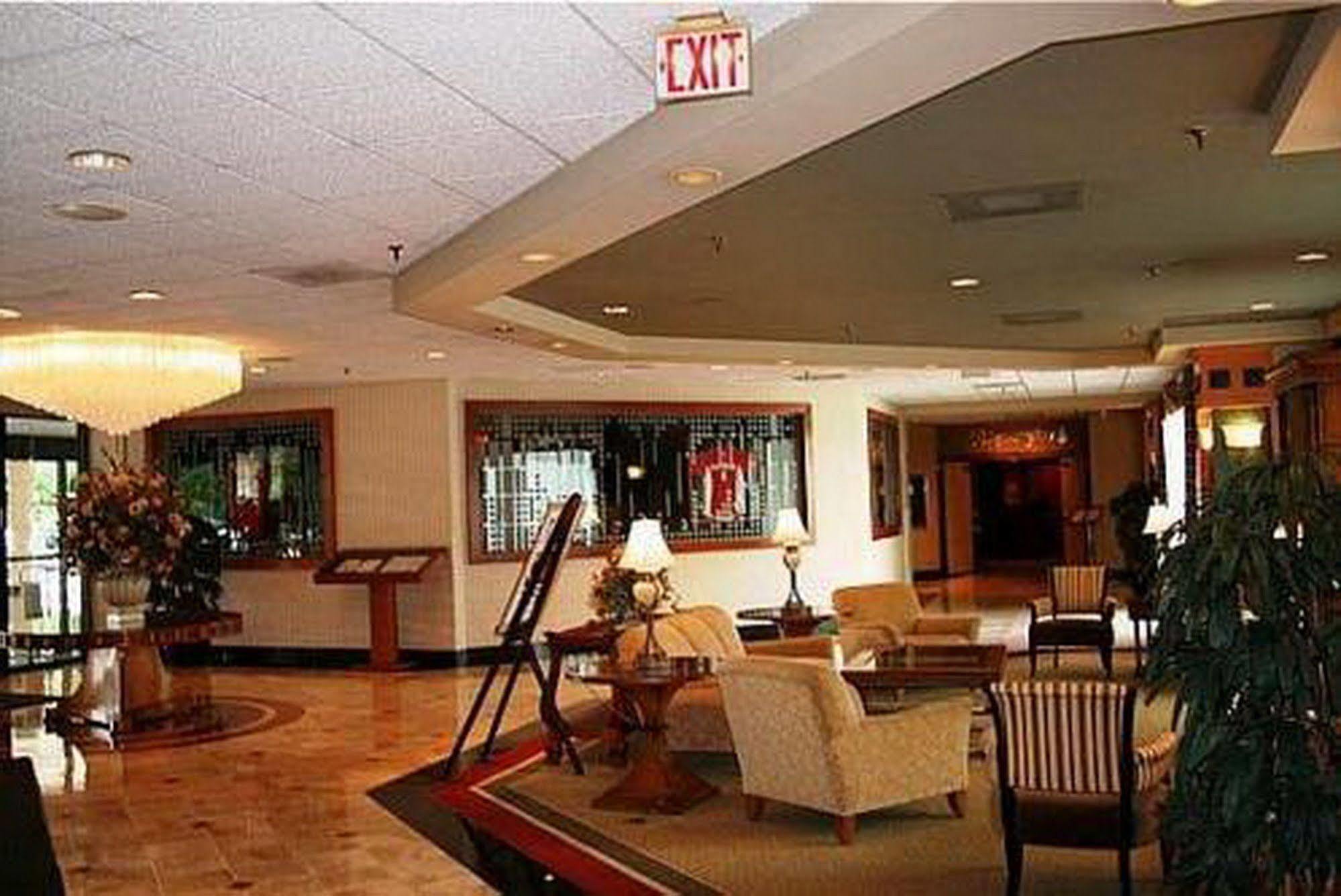 Magnuson Grand & Conference Center Somerset-Bridgewater Bagian luar foto