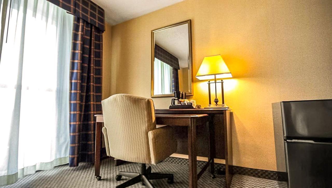 Magnuson Grand & Conference Center Somerset-Bridgewater Bagian luar foto
