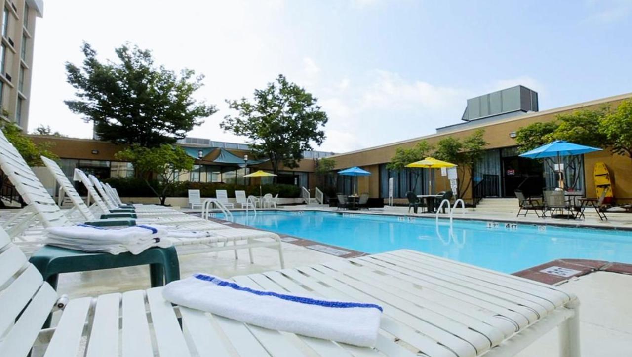 Magnuson Grand & Conference Center Somerset-Bridgewater Bagian luar foto