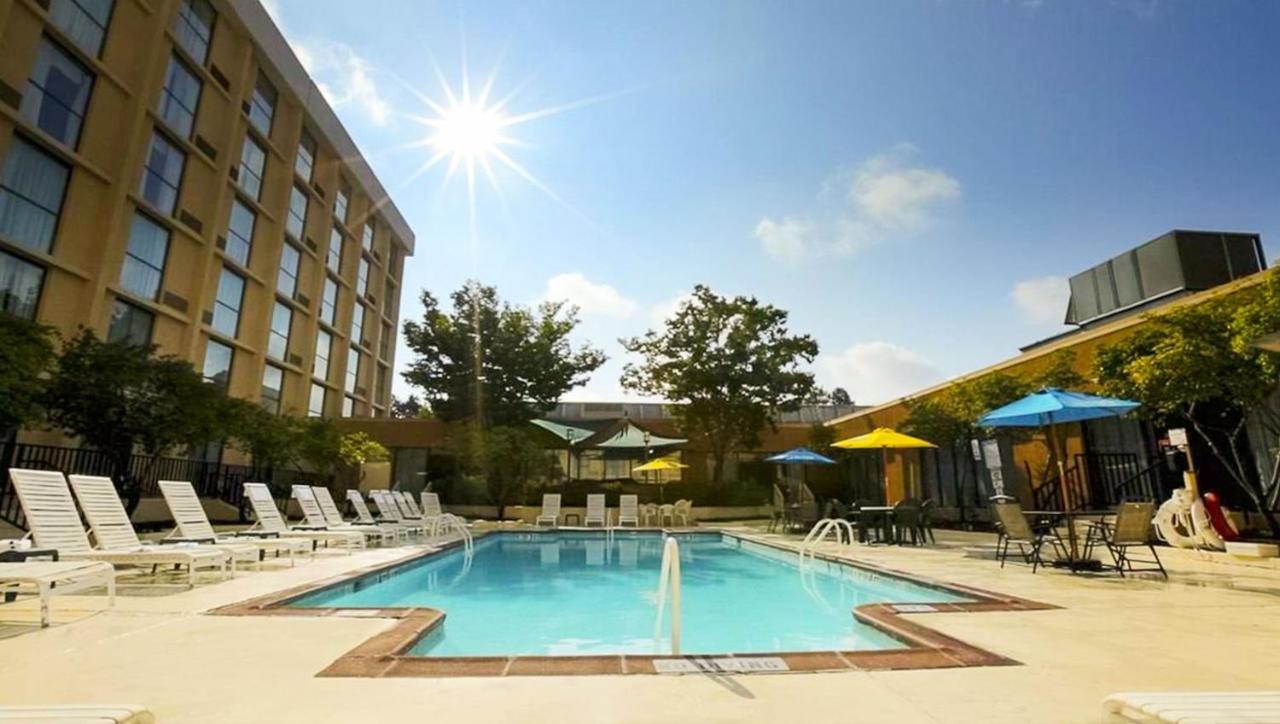 Magnuson Grand & Conference Center Somerset-Bridgewater Bagian luar foto