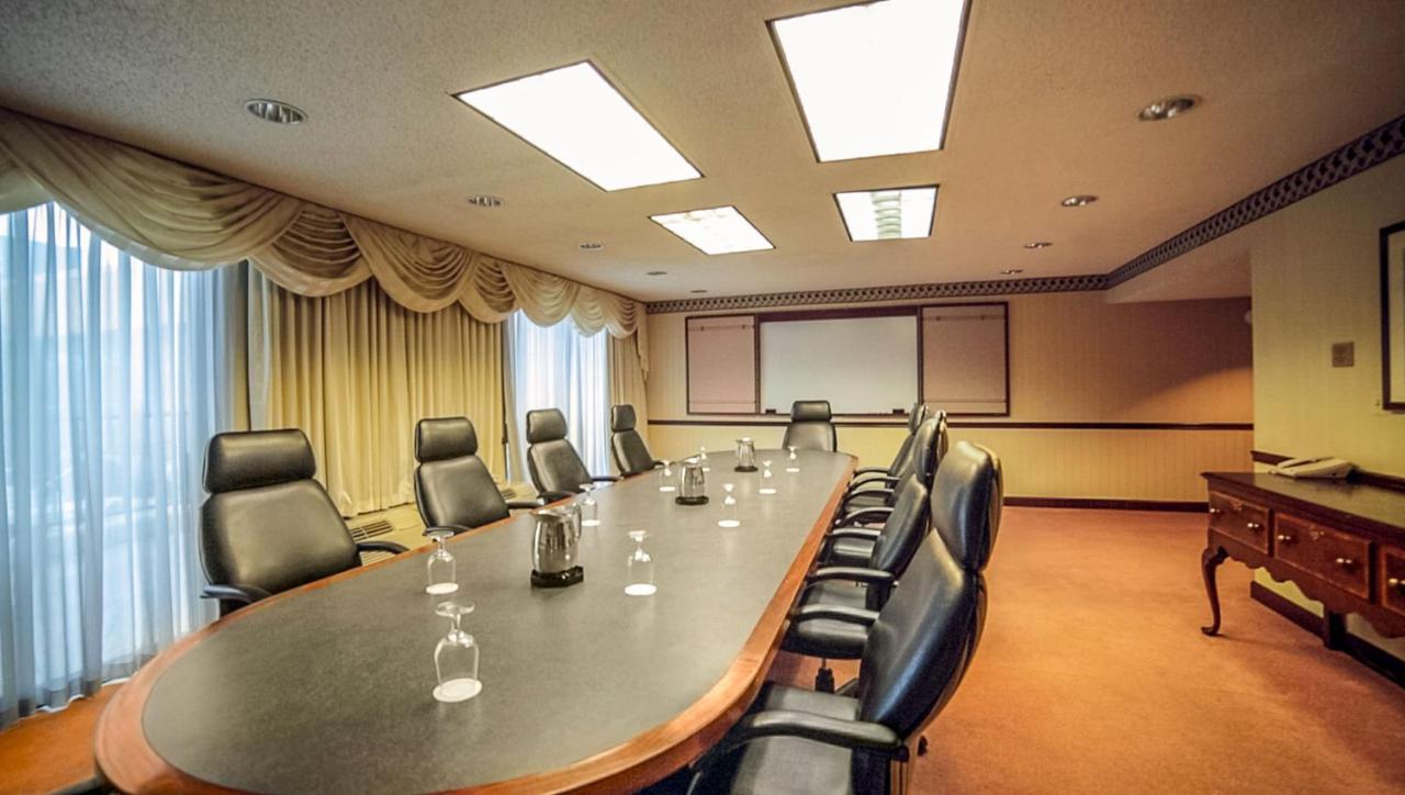 Magnuson Grand & Conference Center Somerset-Bridgewater Bagian luar foto