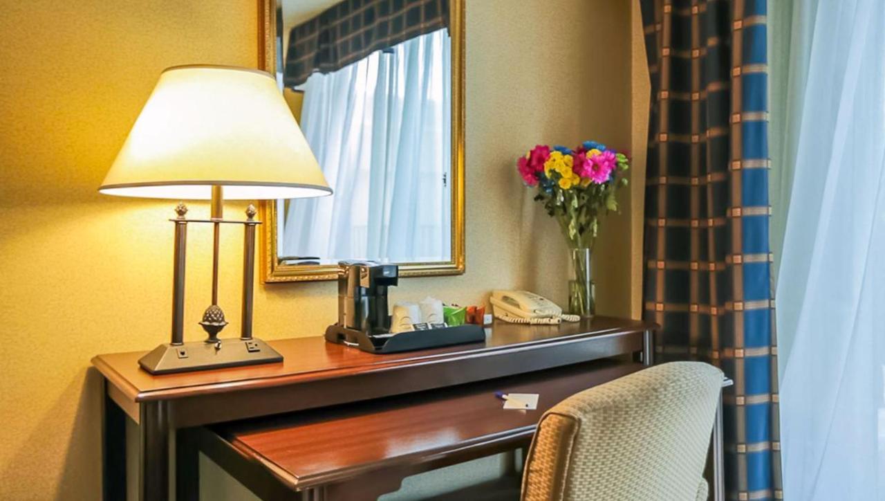 Magnuson Grand & Conference Center Somerset-Bridgewater Bagian luar foto